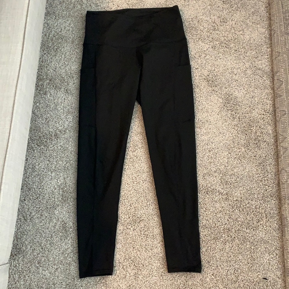 Black Lululemon leggings w/ pockets